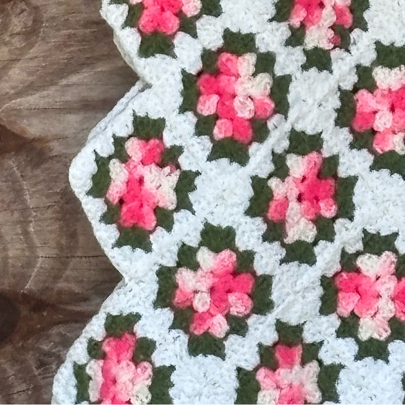 Vintage Handmade Pink Floral Granny Squares Afghan/Blanket! - Picture 5 of 7